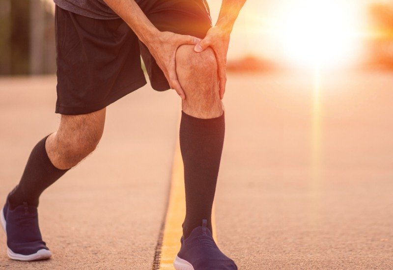 deportista lesionado antes de tratamiento de fisioterapia deportiva